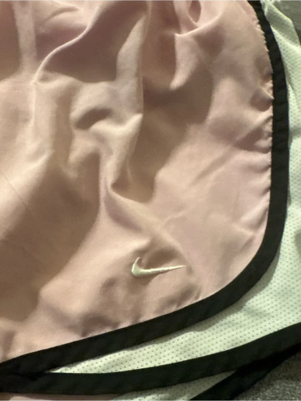 NIKE WOMENS MEDIUM RUNNING SHORTS EUC